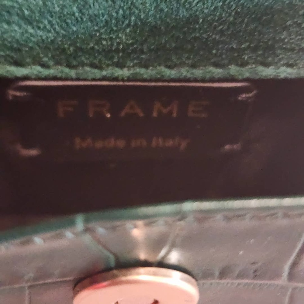 FRAME Emerald Croc AirPods Case - Picture 8 of 11